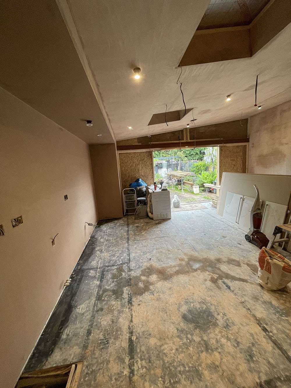 Plastering a garage